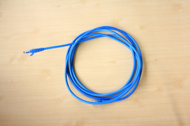 带插孔的蓝色网线图片下载