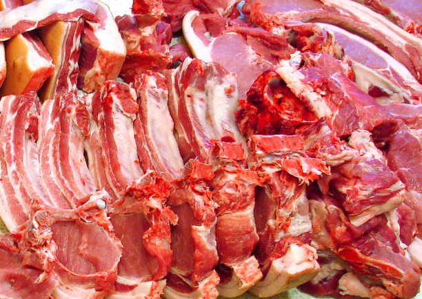 把肉切成片。图片下载