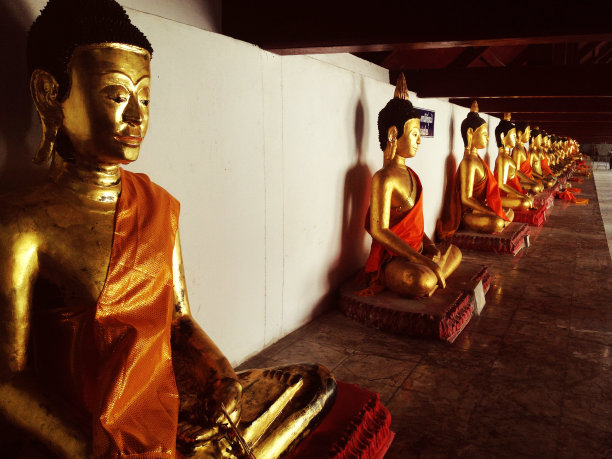 泰国寺庙里的佛像图片下载