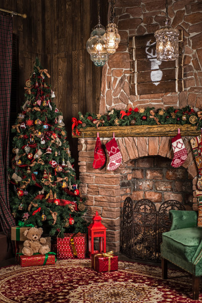 圣诞室内有壁炉和圣诞树图片下载