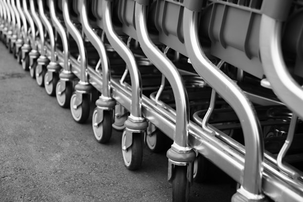 金属部件的篮子，购物车的货物图片下载