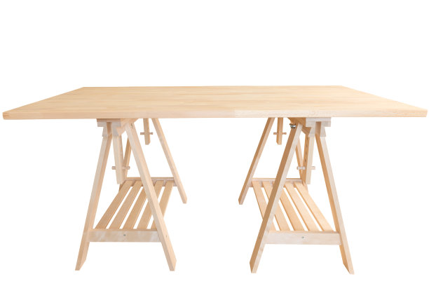 桌子木制车间的桌子孤立在白色的背景上图片下载