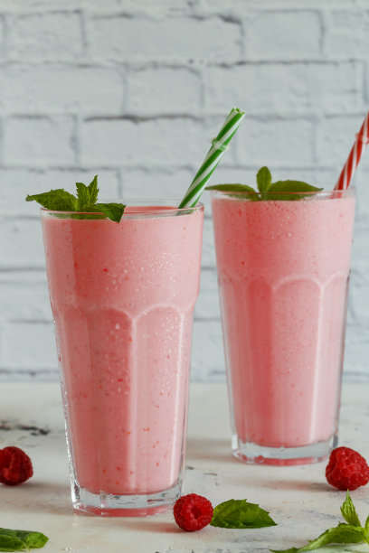 薄荷吸管覆盆子奶昔图片下载