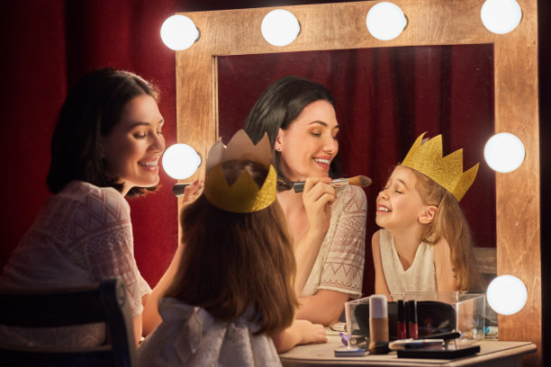 快乐幸福的家庭。图片下载