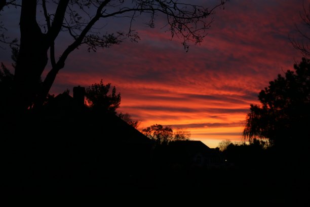 印第安纳州的日落，色彩明亮图片下载