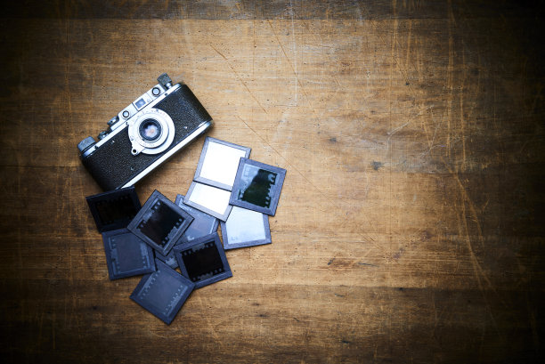 带幻灯片的老式胶卷相机图片下载