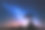 星空与蓝色银河。夜景与山顶上的独树映衬着五彩缤纷的银河。神奇的星系。自然背景，美丽的宇宙。天体摄影术图片下载