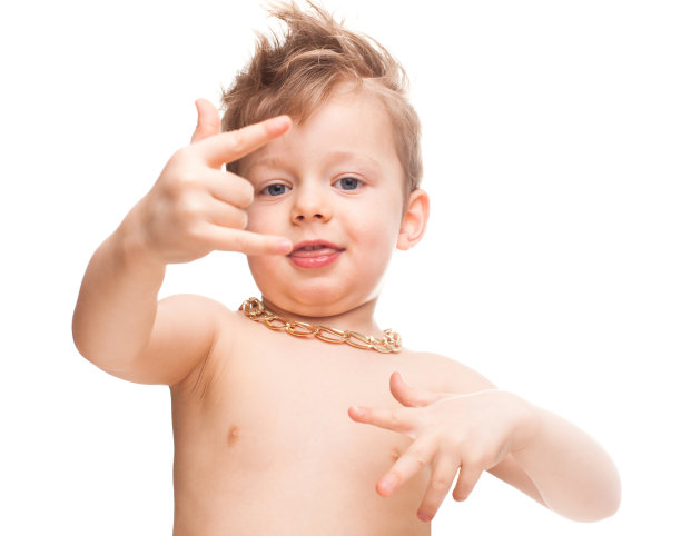 微笑的年轻歹徒图片下载