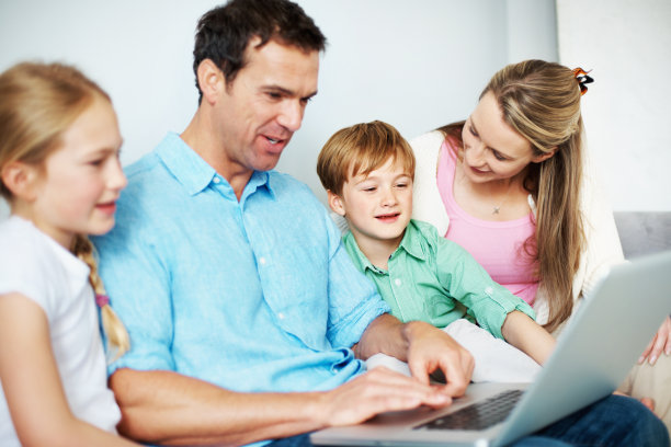 科技让一个家庭更紧密图片下载