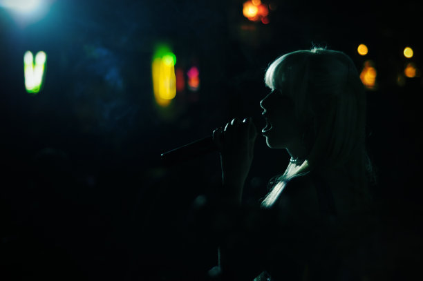 夜总会歌手图片下载