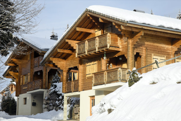 高山的小木屋图片下载