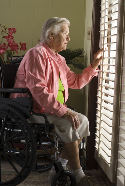 望向窗外图片下载