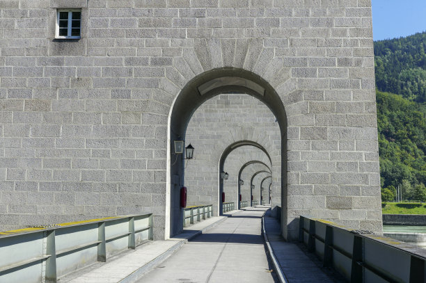 德国帕绍多瑙河的电力闸门图片下载