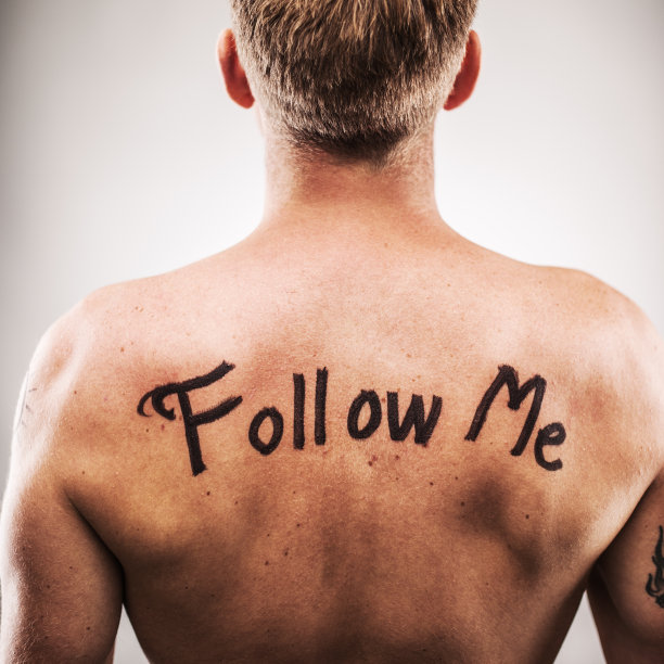 有短信的男人背着我走图片下载