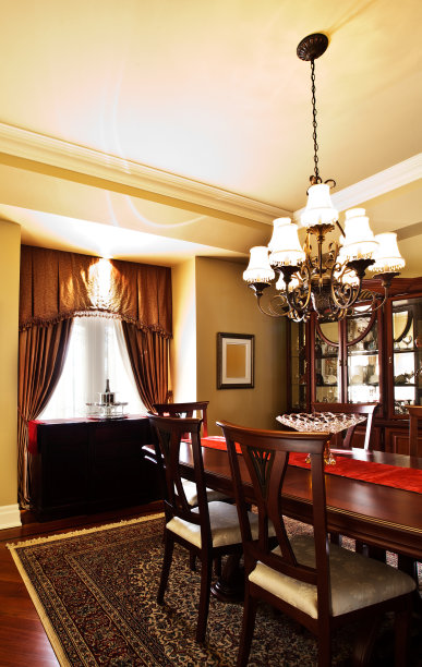 亮黄色的餐厅场景图片下载