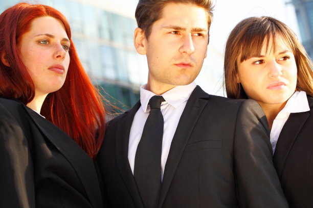 三个聪明的办公室职员图片下载