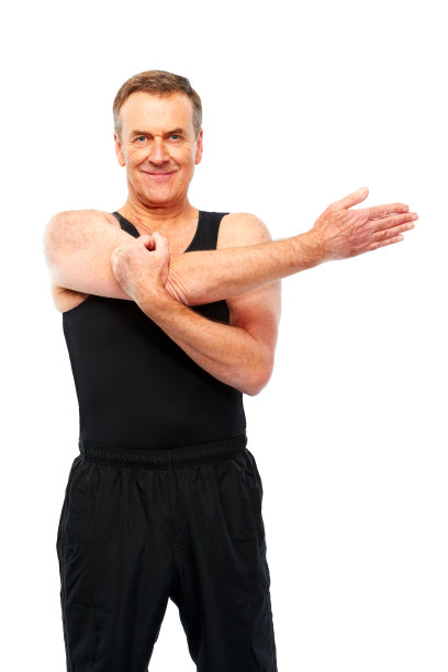 成熟的男人孤立在白色的背景上伸展图片下载