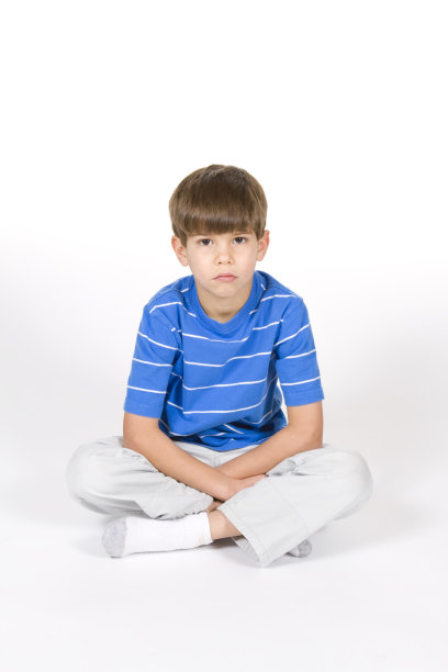 伤心的男孩图片下载