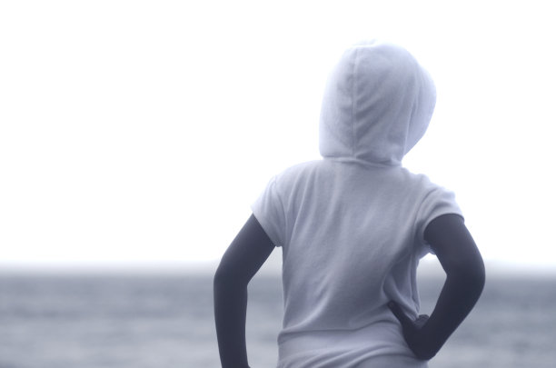 神秘的小孩图片下载