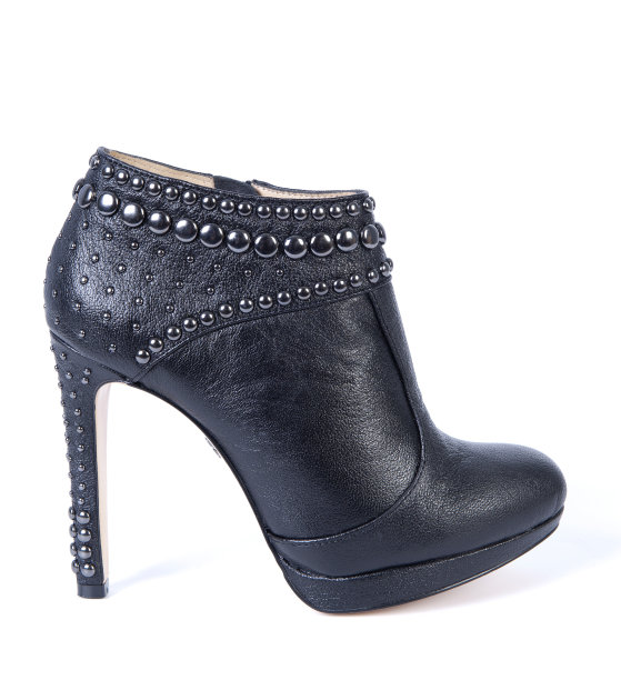 穿高跟鞋图片下载