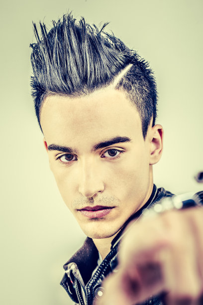 年轻人的肖像图片下载