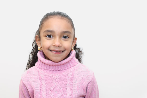 微笑的小女孩图片下载