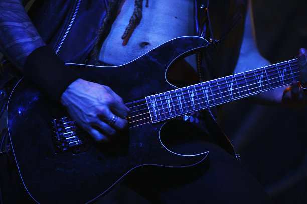 蓝色的吉他手图片下载