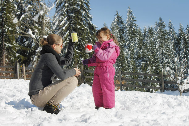 雪中茶歇图片下载