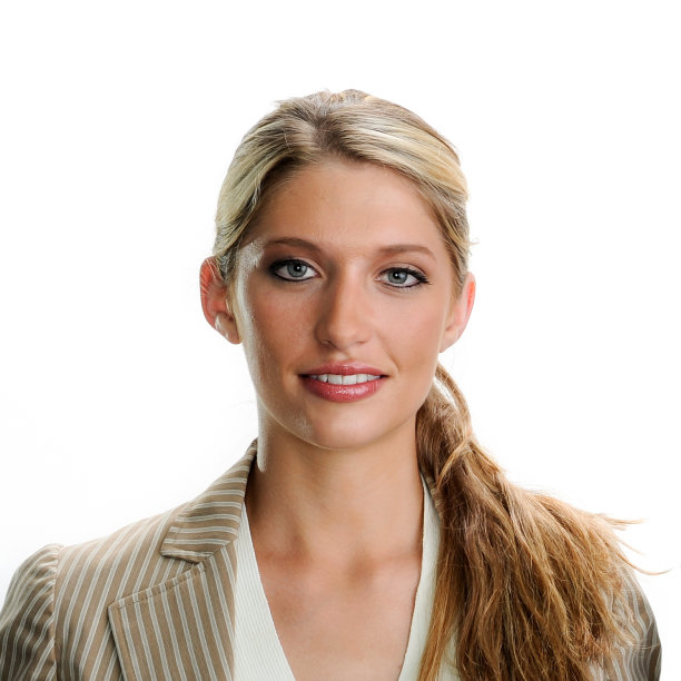 白衣金发女郎图片下载