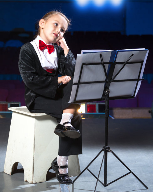 悲伤的音乐指挥图片下载