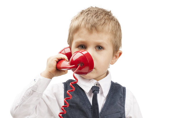 小孩子在用旧电话图片下载