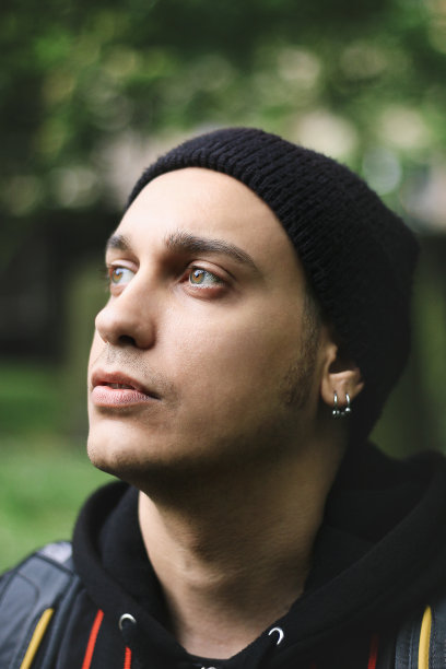 年轻人的肖像图片下载