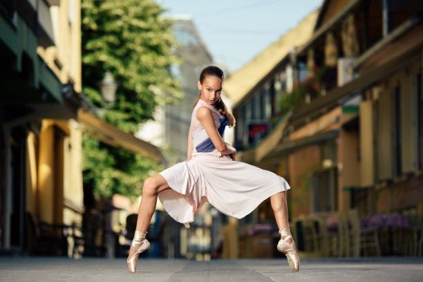 街头芭蕾舞表演图片下载