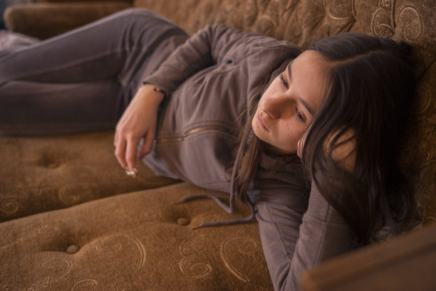 失眠女人的照片图片下载