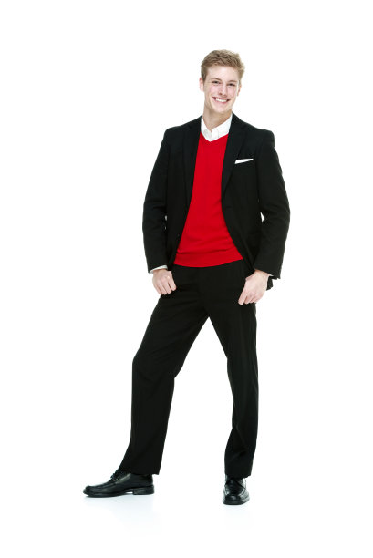 微笑着潇洒随意的男人看着相机图片下载