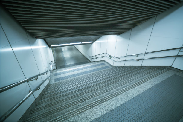 地铁隧道的楼梯图片下载