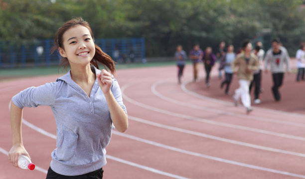 漂亮的女学生跑步图片下载