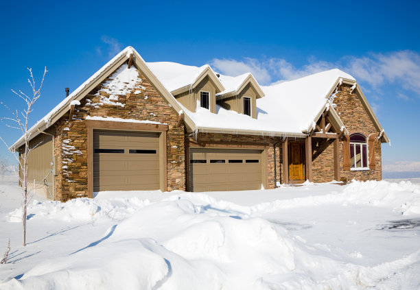 白雪覆盖的房屋图片下载