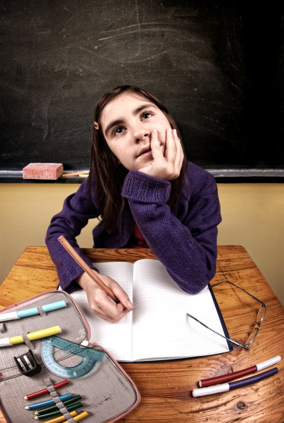 白日做梦的女生图片下载