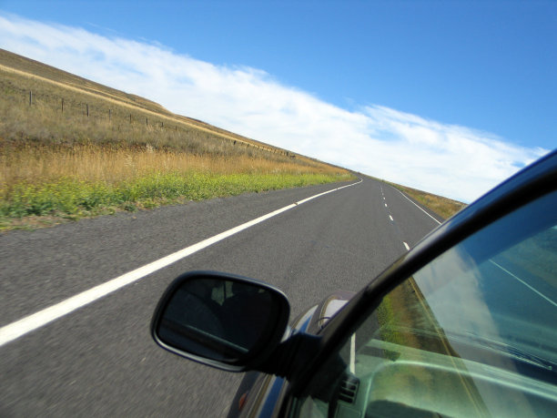 沿着高速公路图片下载