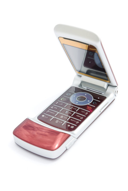 白色背景下的手机特写镜头图片下载