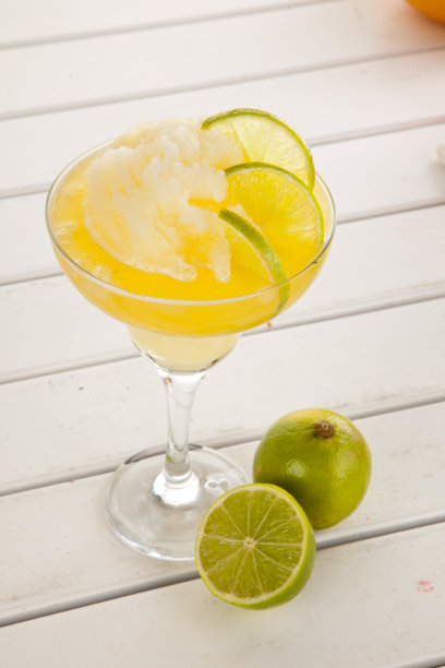 石灰酒精的鸡尾酒图片下载