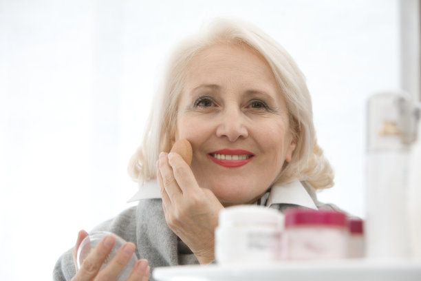 老女人化妆图片下载