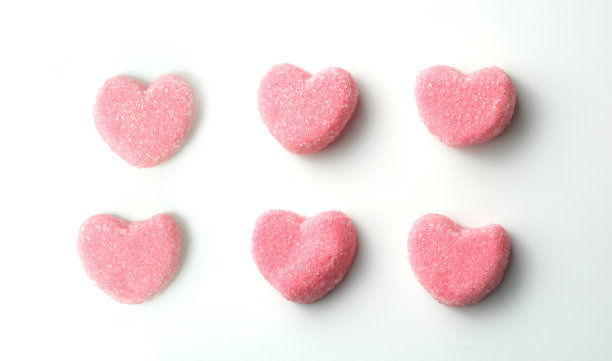 粉红色的心形糖果图片下载