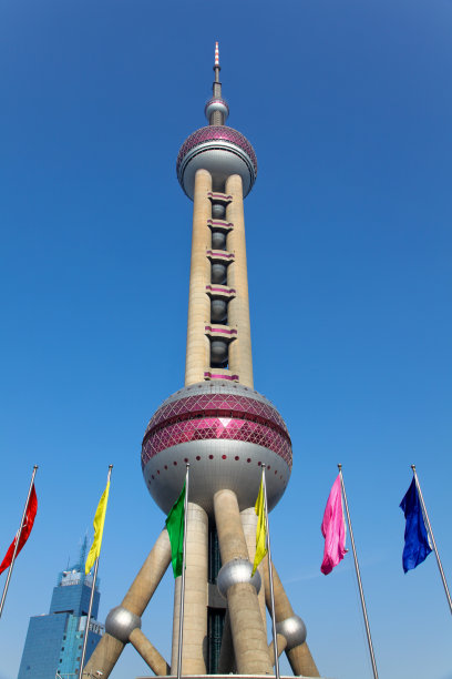 上海摩天大楼:浦东的东方明珠塔图片下载