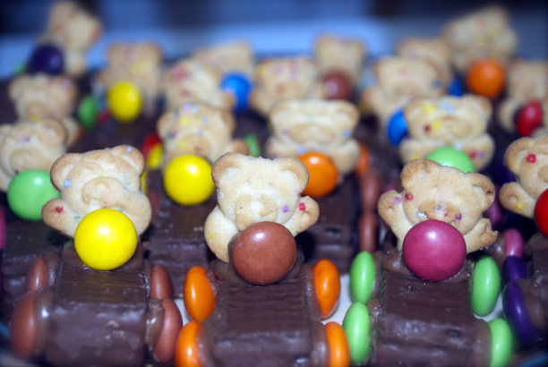 泰迪熊驾驶汽车饼干图片下载