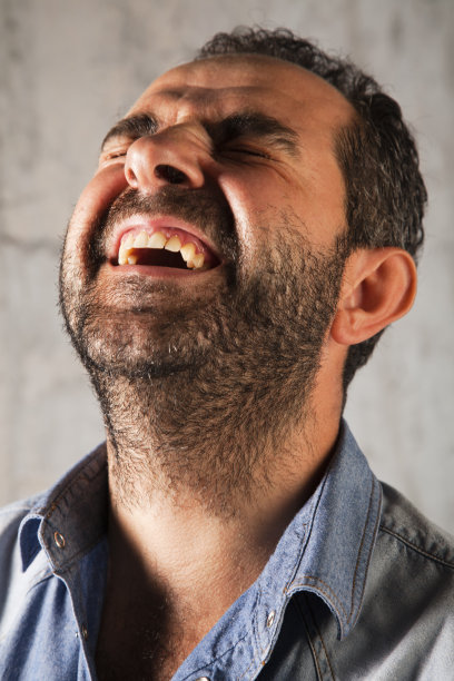 快乐的人图片下载