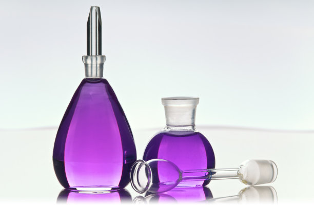 两个水瓶图片下载