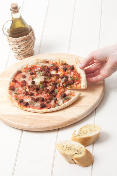 拿一片披萨图片下载