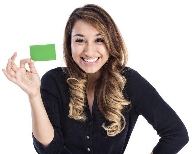 年轻迷人的西班牙裔女子，空白信用卡图片下载